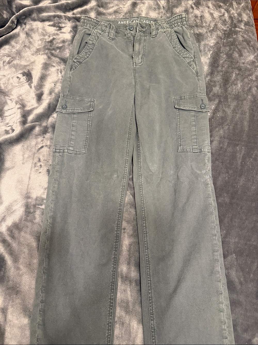 American Eagle Outfitters Women’s Green Cargo Jeans